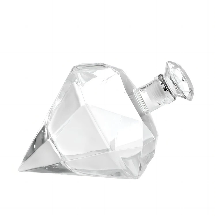 Butelka szklana w kształcie rombu o pojemności 500 ml i pojemności 750 ml