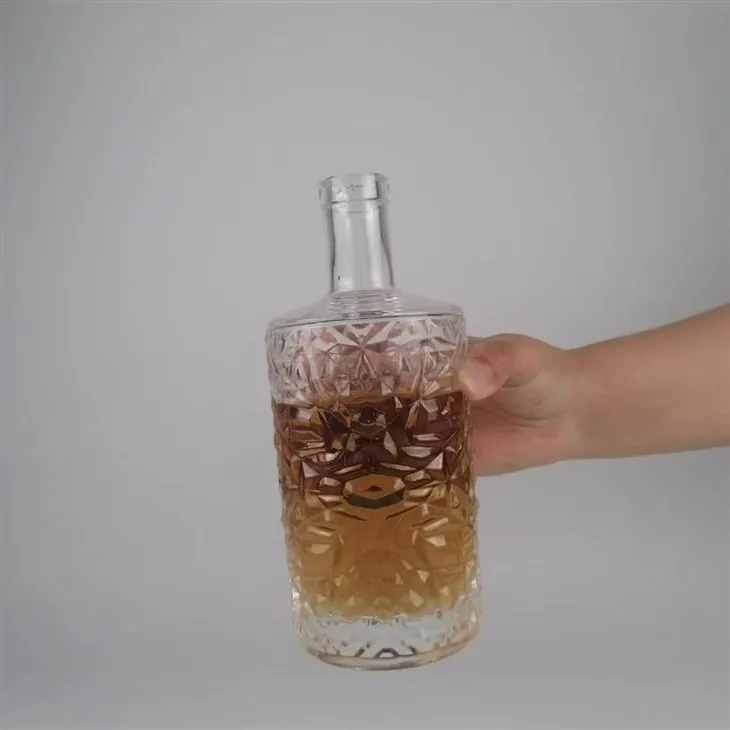 500 ml cylindryczna szklana butelka z pełnym wzorem diamentowym na wódkę, likier, gin, rum, tequilę, whisky, brandy, napoje spirytusowe